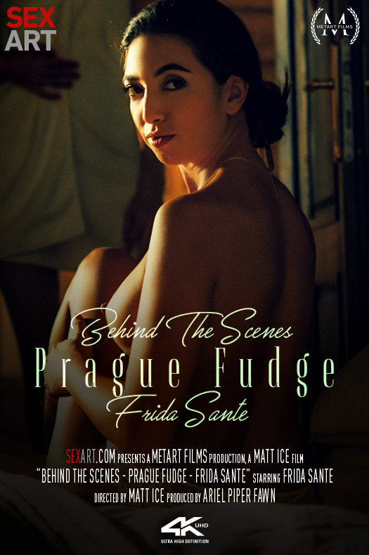 Ular mast ayolni sikishadi va telefoniga suratga olishadi.