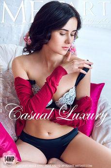 Casual Luxury - Mona