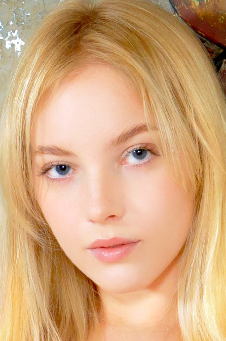 Анна Саливанчук суреті