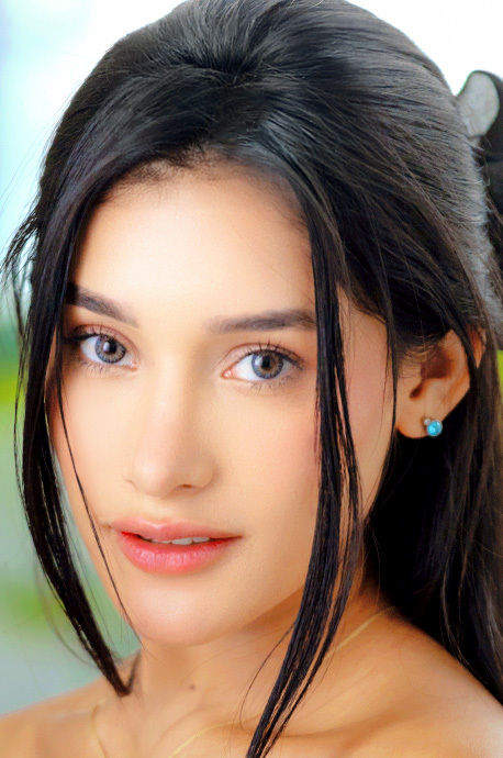 Барлық модельдерді қамтитын мет арт стиліндегі эротикалық фотосессиялар