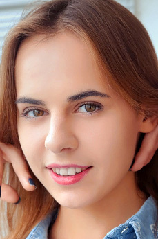 Gracie Metart model Gracie Metart model